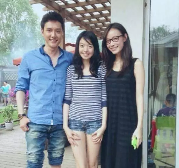 19歲擁有55億身價,娛樂圈都不敢惹她,就連成龍都不敢搭她的肩