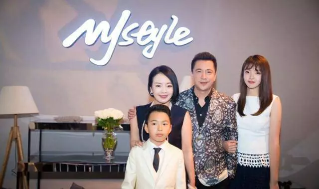 19歲擁有55億身價,娛樂圈都不敢惹她,就連成龍都不敢搭她的肩