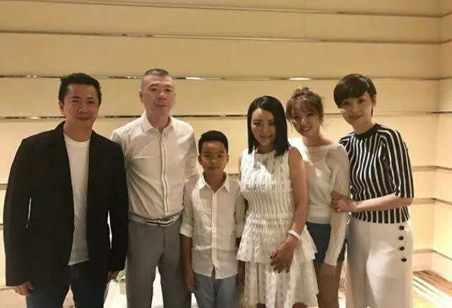 19歲擁有55億身價,娛樂圈都不敢惹她,就連成龍都不敢搭她的肩