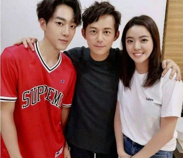 19歲擁有55億身價,娛樂圈都不敢惹她,就連成龍都不敢搭她的肩