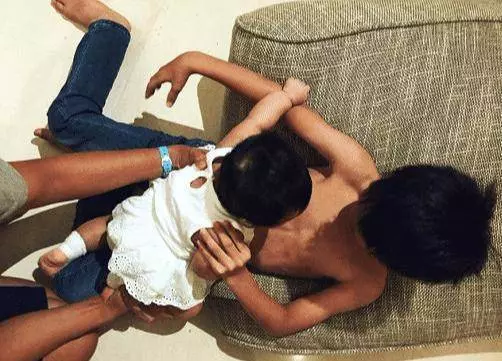 孫燕姿首曬6歲兒子與二胎女兒合照,皮膚黝黑遭網友喊話:太瘦了!