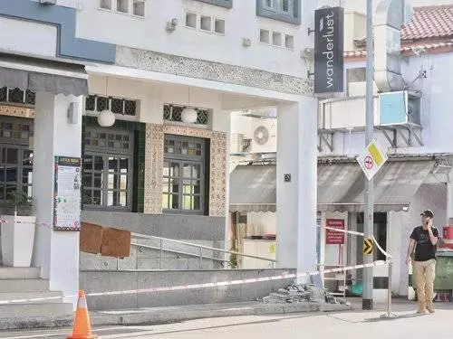 男子越堤找工 沒料到禍從天降 遭牆磚砸大腿