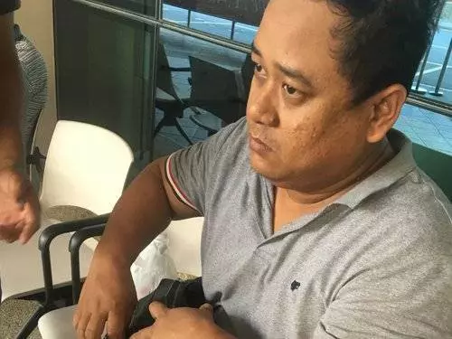 男子越堤找工 沒料到禍從天降 遭牆磚砸大腿