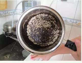 鍋子燒焦再也不用丟掉 ,五分鐘教你恢復原貌!