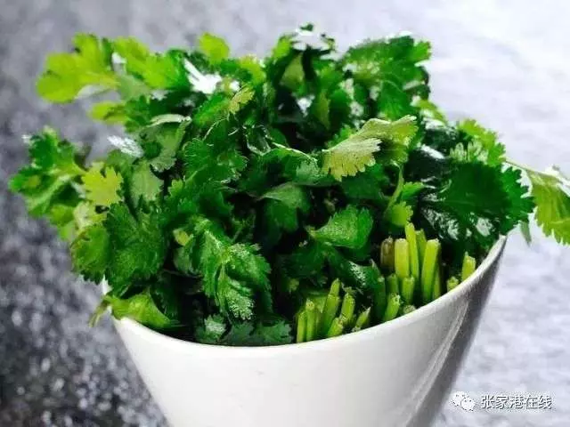 吃香菜可以排毒,但很多人都吃錯了!