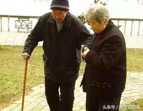 【健康資詢】7個信號說明腦血管堵塞,是腦血栓的前兆,早送醫,或許能救命!