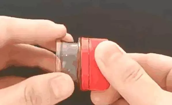 塑膠瓶蓋不要扔掉,把它套在水龍頭上,全家人搶著用,真的太棒了!