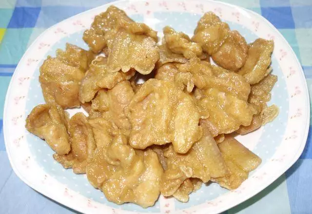 86歲姥姥炸酥肉:調麵糊時,別再用麵粉裹了,用它裹,酥肉超酥脆!
