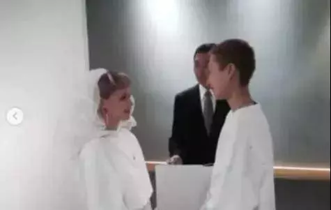 小龍女吳卓林宣布與31歲網紅女友結婚,成龍5個字直接回應女兒!