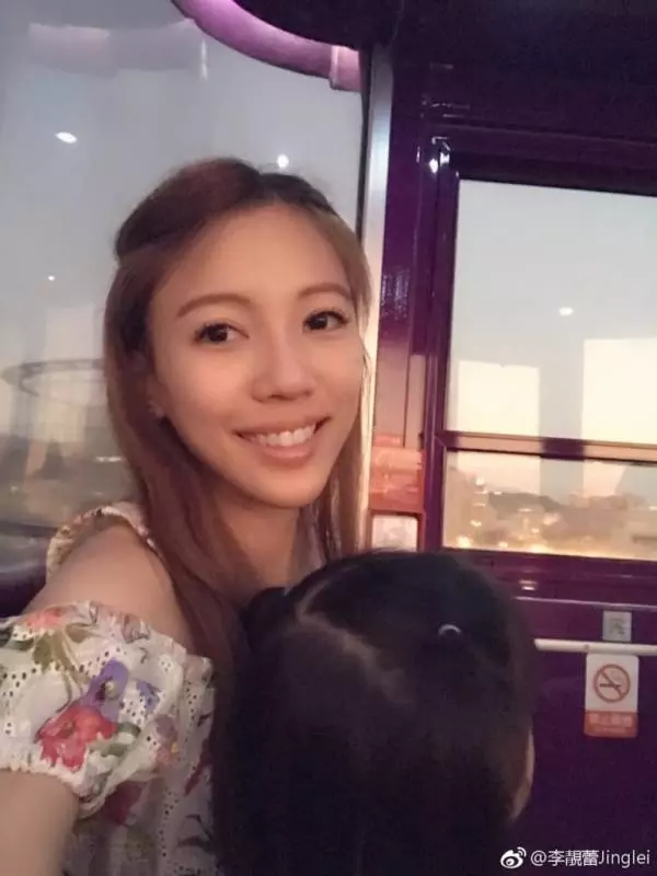 高學歷卻甘做「王力宏背後的女人」,還為愛冠夫姓!賢淑能幹的李靚蕾被丈夫稱為「Superwife」!