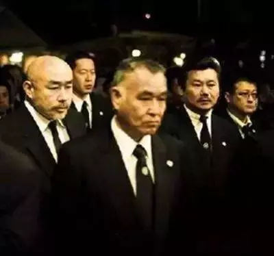 世界第一黑幫老大去世,90000馬仔送行,追悼會出動200000警察維持次序!!