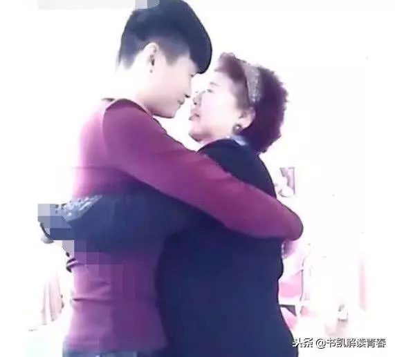 25歲小伙娶61歲女子,網上大肆秀恩愛,婚紗照有點看不下去