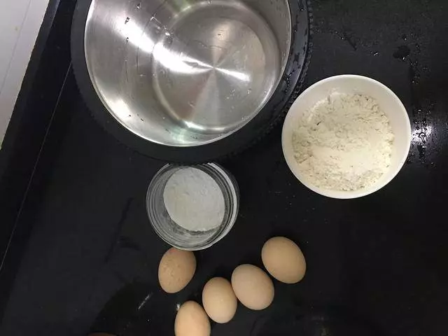 朋友們很多時候說他們蒸蛋糕發得不美,不會發~ 教你只需簡單步驟 *傳統蒸雞蛋糕,發得好美,只需簡單四步驟。。。