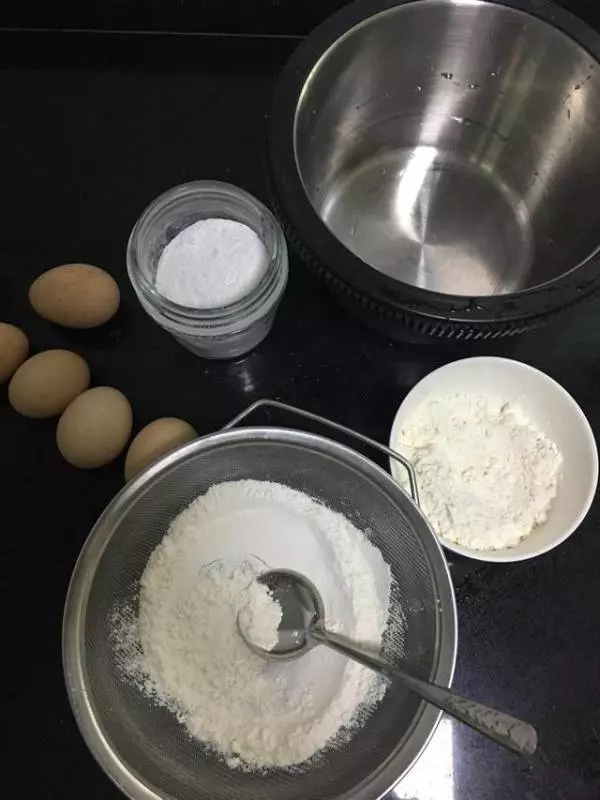 朋友們很多時候說他們蒸蛋糕發得不美,不會發~ 教你只需簡單步驟 *傳統蒸雞蛋糕,發得好美,只需簡單四步驟。。。