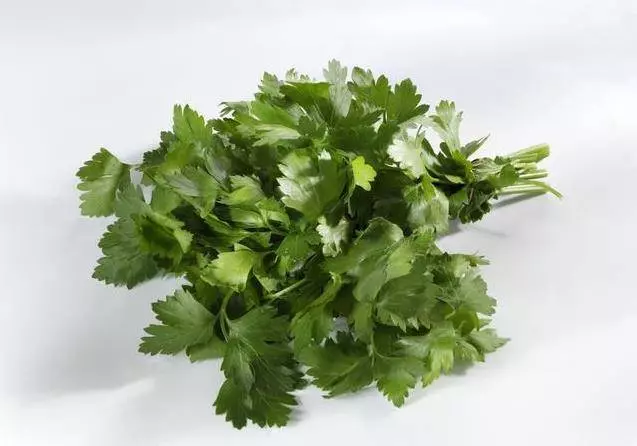 別再嫌棄香菜!香菜煮水不僅排毒,淡斑祛斑效果更好