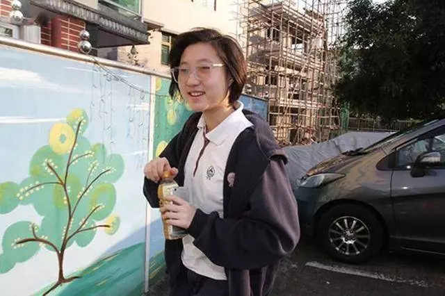 成龍媽媽長相大曝光,原來吳卓林竟和奶奶長得一模一樣,網友:奶奶的基因真厲害~