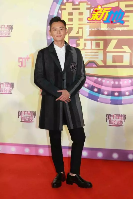 《2018萬千星輝賀台慶》紅地毯上,她靠這身服裝成為全場焦點,比「胸」狠更凶!網友:她不贏就假啦~