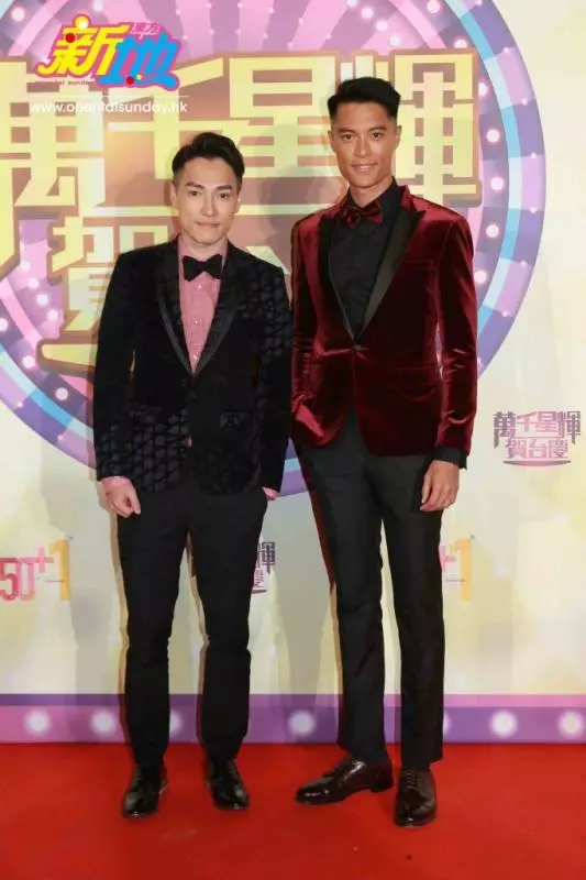 《2018萬千星輝賀台慶》紅地毯上,她靠這身服裝成為全場焦點,比「胸」狠更凶!網友:她不贏就假啦~
