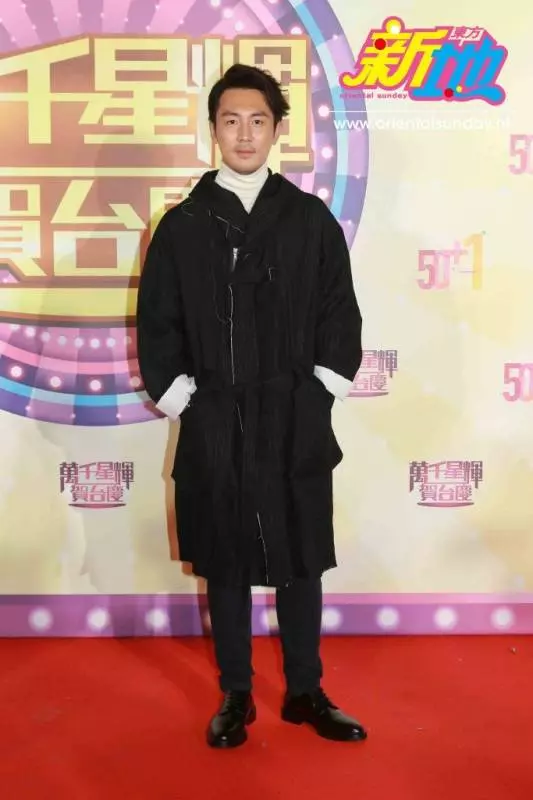 《2018萬千星輝賀台慶》紅地毯上,她靠這身服裝成為全場焦點,比「胸」狠更凶!網友:她不贏就假啦~