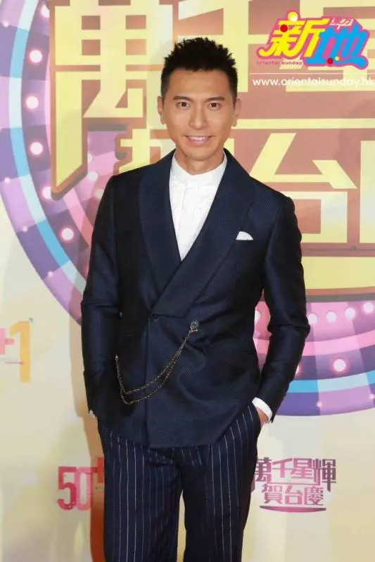 《2018萬千星輝賀台慶》紅地毯上,她靠這身服裝成為全場焦點,比「胸」狠更凶!網友:她不贏就假啦~