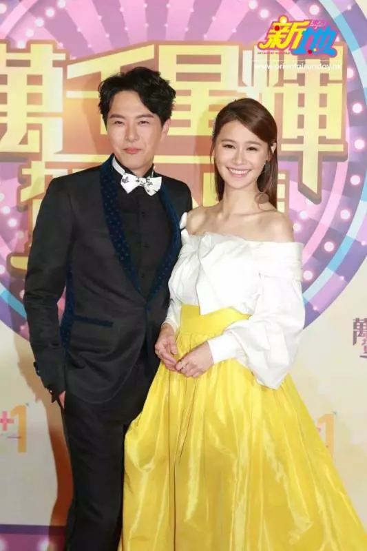 《2018萬千星輝賀台慶》紅地毯上,她靠這身服裝成為全場焦點,比「胸」狠更凶!網友:她不贏就假啦~