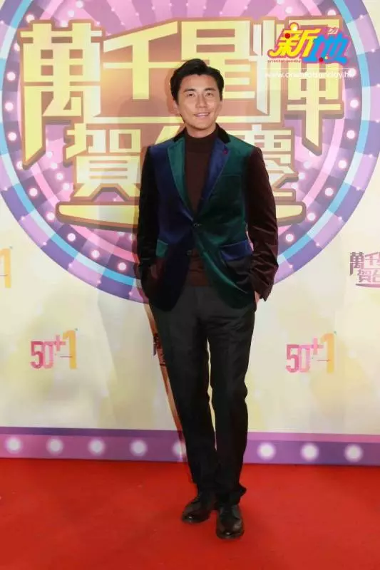 《2018萬千星輝賀台慶》紅地毯上,她靠這身服裝成為全場焦點,比「胸」狠更凶!網友:她不贏就假啦~