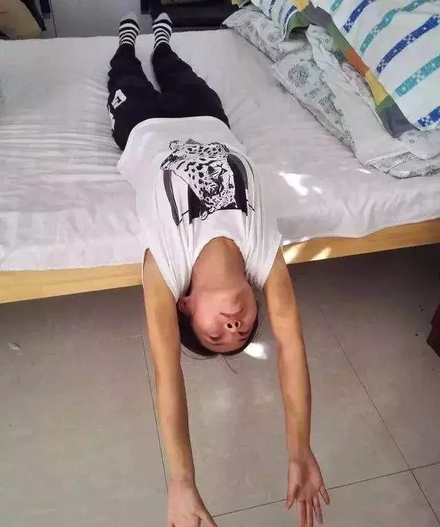「頸部拉筋法」教你做做頸椎操,頸椎病,肩周炎都管用!