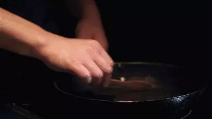 「黑芝麻 + 鹽」男人越吃越強壯,女人越吃越漂亮!