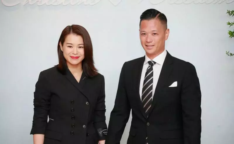 胡杏兒未修圖曝光,黑眼圈嚴重還有小肚腩,39歲女人真實狀態~