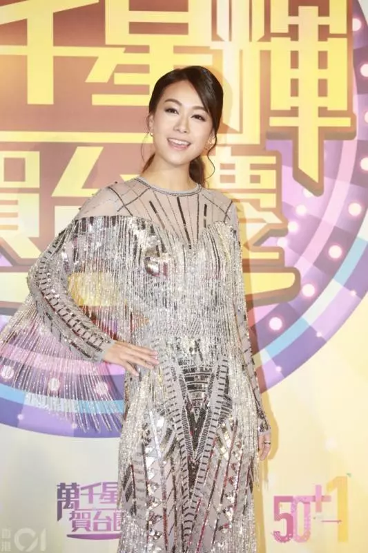 【萬千星輝賀台慶】勁性感!谷胸、透視樣樣齊,她的保守風反而最搶鏡!