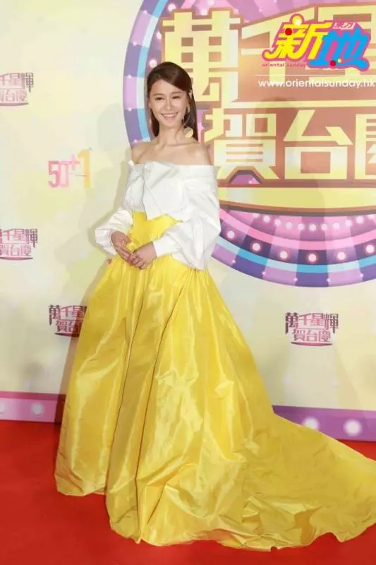 【萬千星輝賀台慶】勁性感!谷胸、透視樣樣齊,她的保守風反而最搶鏡!