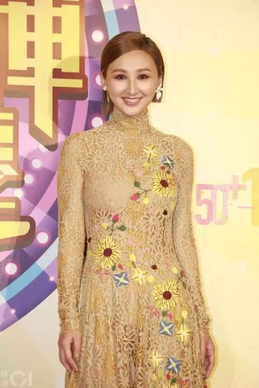 【萬千星輝賀台慶】勁性感!谷胸、透視樣樣齊,她的保守風反而最搶鏡!