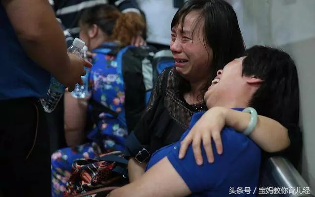 27歲產婦剛順產下孩子,突然渾身發冷,醫生掀開被子嚇得腿發軟~