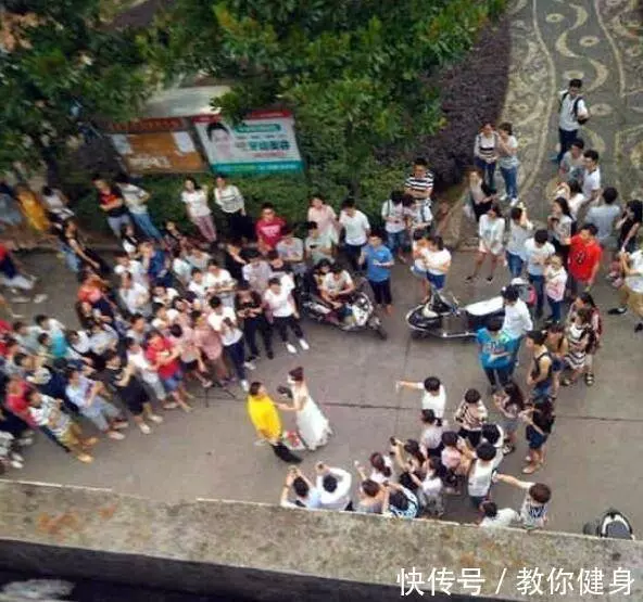 男大學生遭女老師求婚,小伙激動得說不出話來,結果變成了這樣!