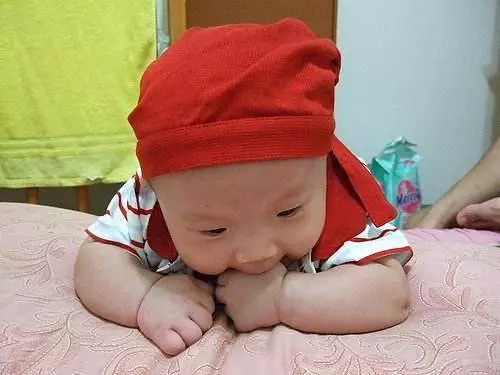 這6種行為都是健康寶寶在變聰明,請不要錯怪他