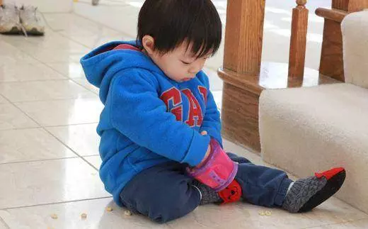 這6種行為都是健康寶寶在變聰明,請不要錯怪他