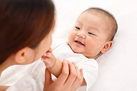 這6種行為都是健康寶寶在變聰明,請不要錯怪他