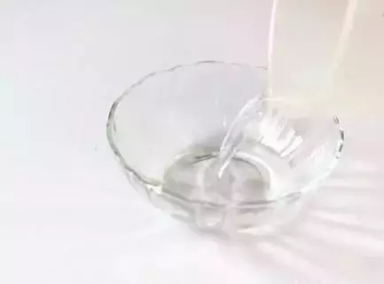在電水壺上敷一層紙巾,竟會發生這樣的變化!太神奇了!