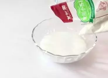 在電水壺上敷一層紙巾,竟會發生這樣的變化!太神奇了!