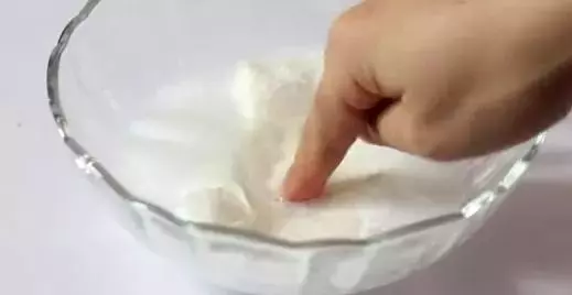 在電水壺上敷一層紙巾,竟會發生這樣的變化!太神奇了!