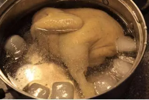 客家嫂子:煮白切雞時,萬萬記住這「3點」,皮脆肉嫩超入味!