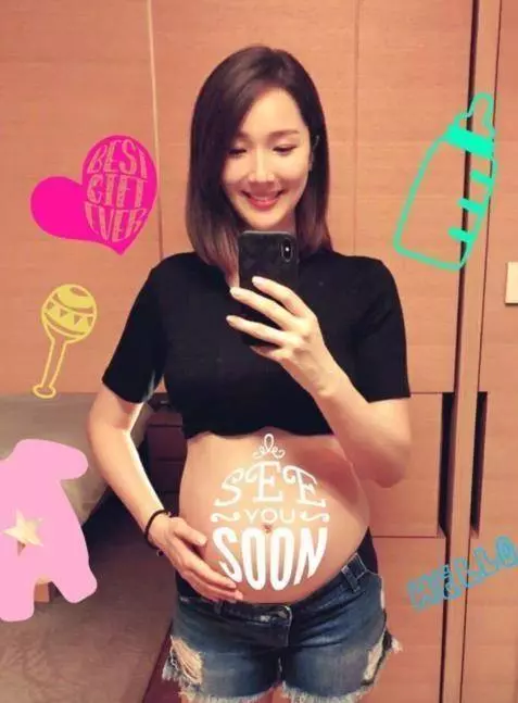王祖藍公開女兒長相,鼻大唇厚,網友:最擔心的事還是發生了~
