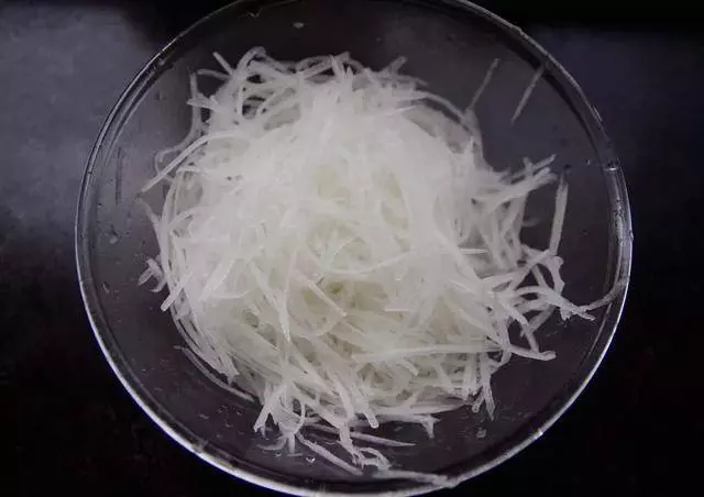 阿基師的經典廣式蘿蔔糕做法,蘿蔔做的比肉香,香甜軟糯很好吃,做法也簡單!