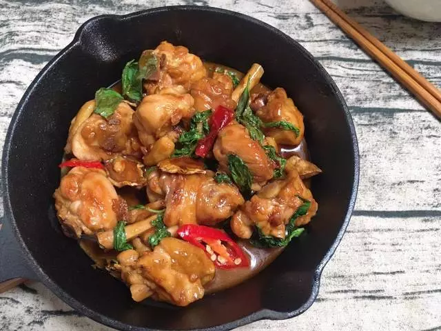 三杯雞在家應該怎麼做?阿基師毫不保留分享秘訣,味道香醇,簡單易學!