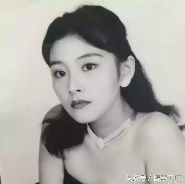 「我爸長得超像一位男神!」女大生出賣爸爸當兵照 仔細一看全網暴動:「這是彭于晏吧!」
