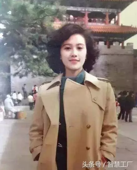 「我爸長得超像一位男神!」女大生出賣爸爸當兵照 仔細一看全網暴動:「這是彭于晏吧!」