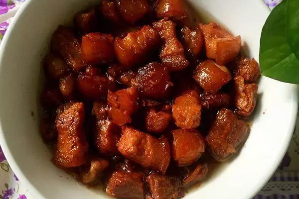 正宗客家紅燜肉,阿嬤的拿手秘方,端上桌非常受歡迎的一道菜,油而不膩,阿公吃了幾十年都沒吃夠!