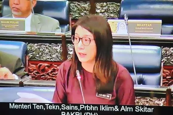 大馬史上最強的部長【在國會短短几分鐘就完成】真的的太厲害了