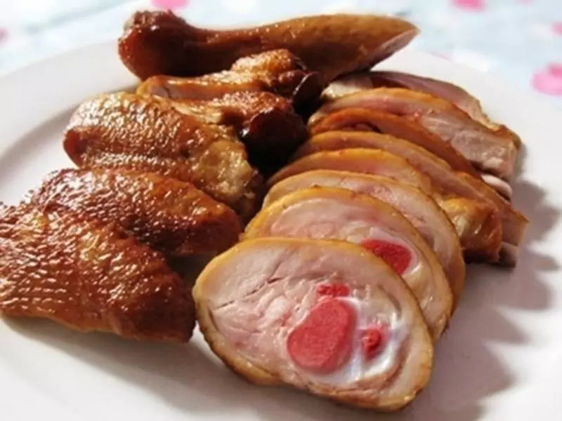 她用鹽水泡雞肉,大家知道原因後 二話不說全學起來!實在太聰明了!