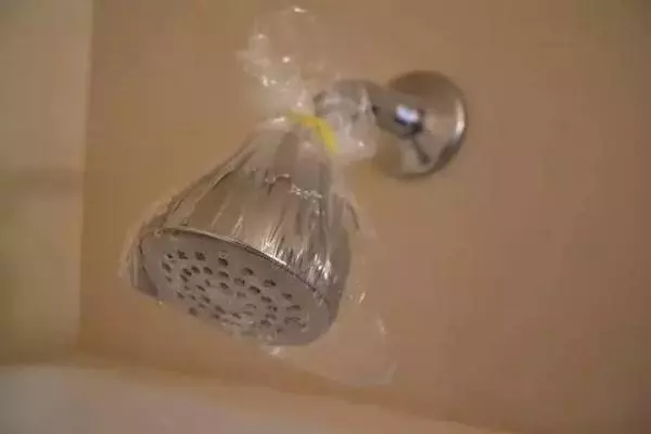 14個超棒的浴廁清潔小撇步!學會之後,家裡的浴廁永遠都亮晶晶!